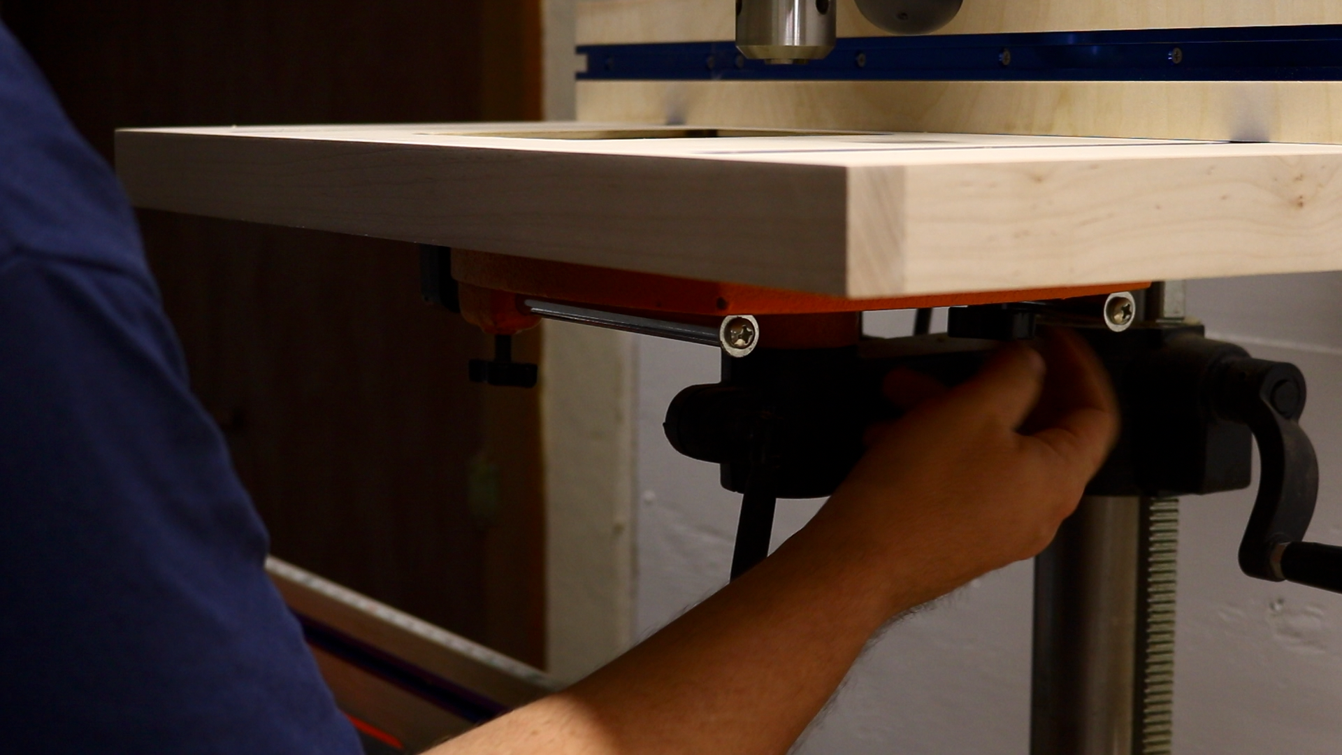 Attaching the table to the cast iron table